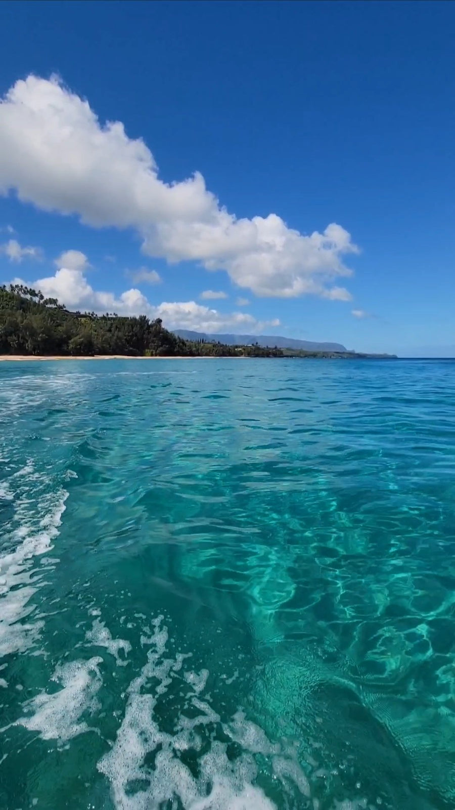 Clear turquoise water off Kauaʻi's north shore